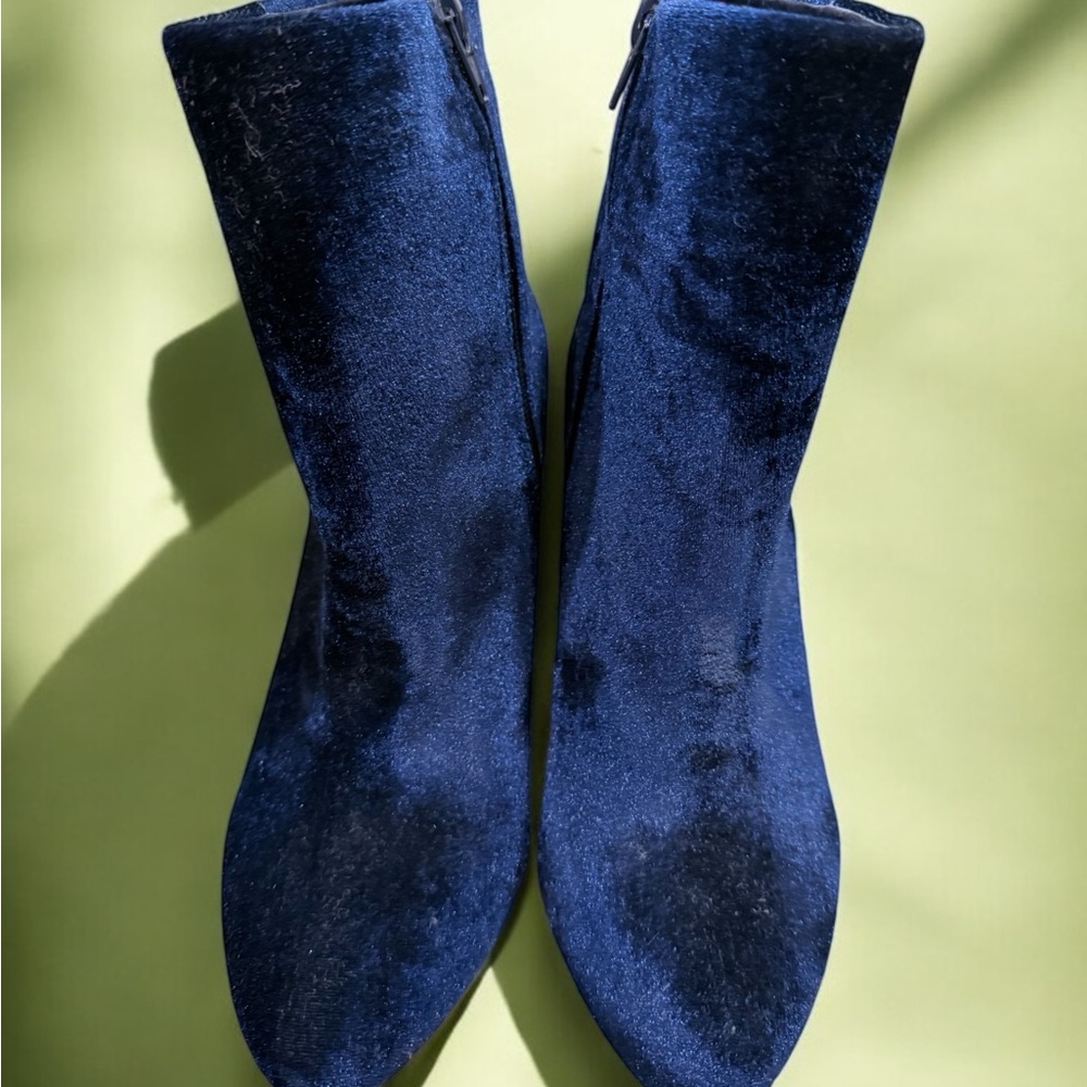 Elegant Blue Velvet Ankle Boots